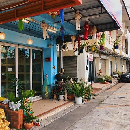 Aekkalukthai Hostel Rayong Exterior foto