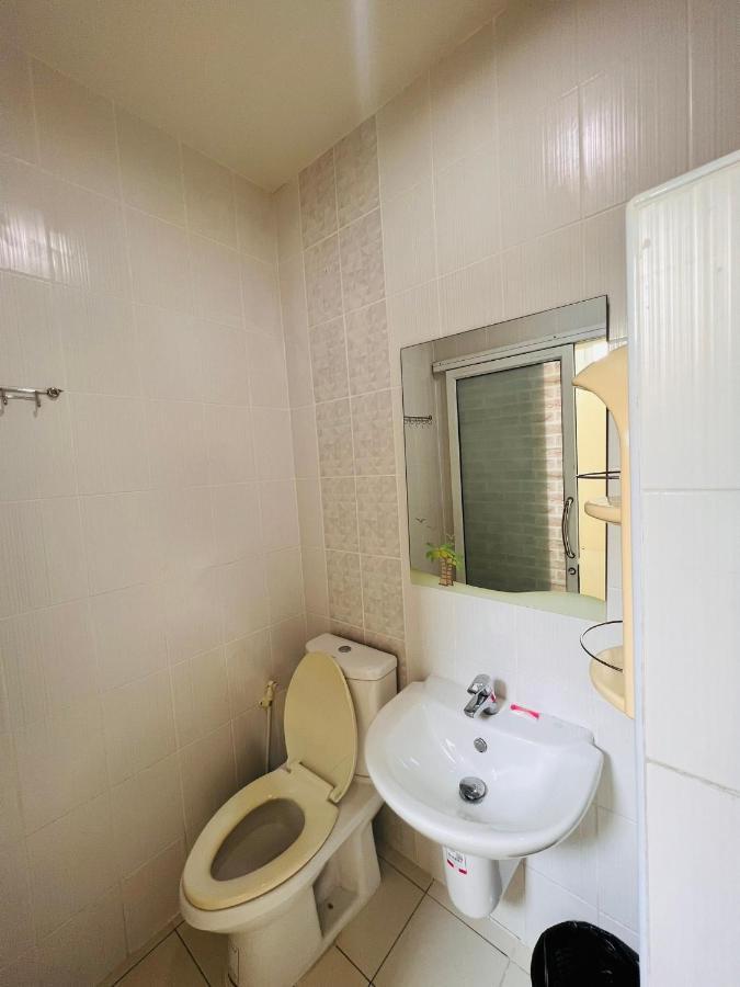 Aekkalukthai Hostel Rayong Exterior foto
