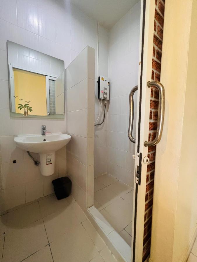 Aekkalukthai Hostel Rayong Exterior foto