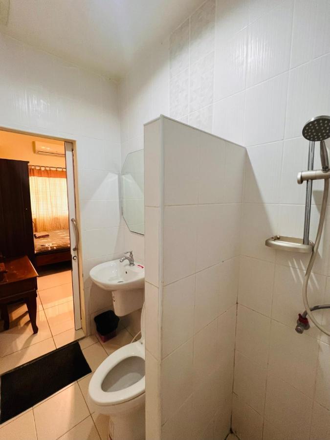 Aekkalukthai Hostel Rayong Exterior foto